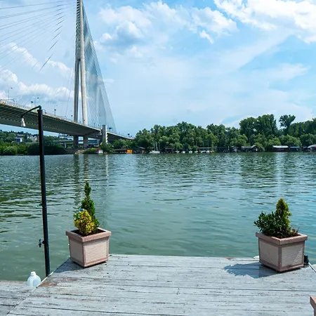 Unique River Houseboat