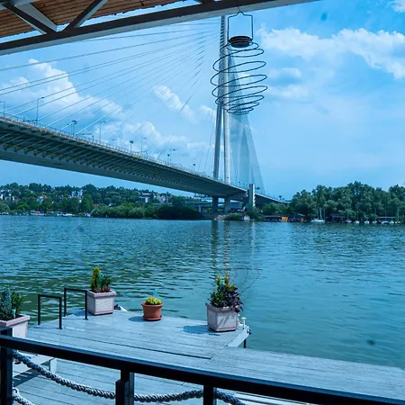 Unique River Houseboat 公寓 *