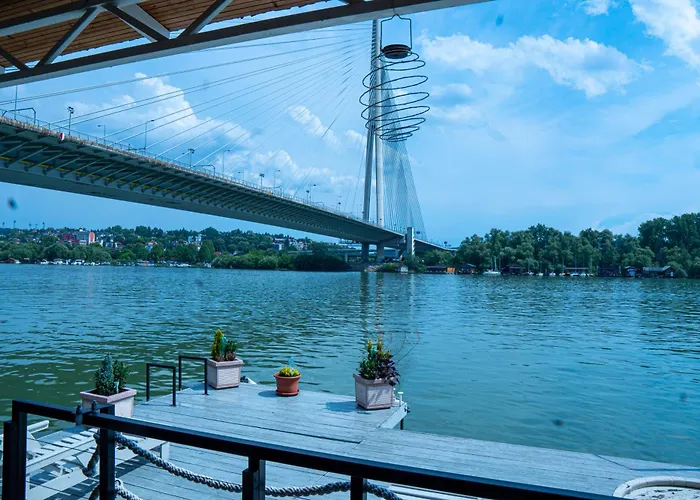 Unique River Houseboat 公寓 *