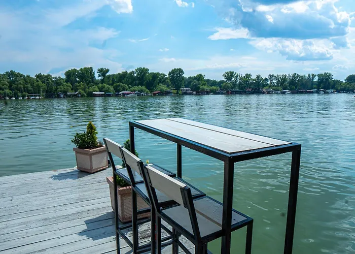 Unique River Houseboat 公寓