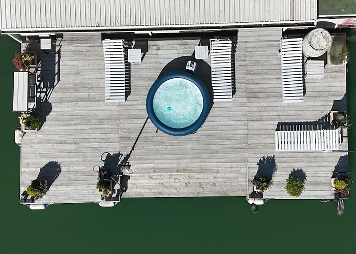 公寓 Unique River Houseboat 贝尔格莱德