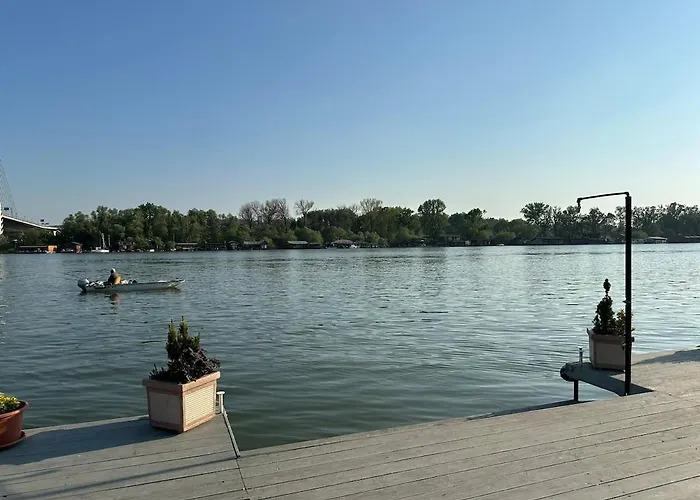 Apartment Unique River Houseboat Belgrade