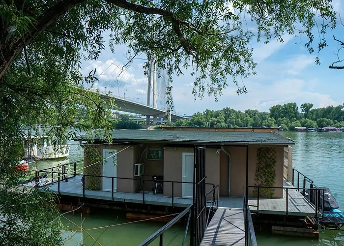 Unique River Houseboat Belgrade