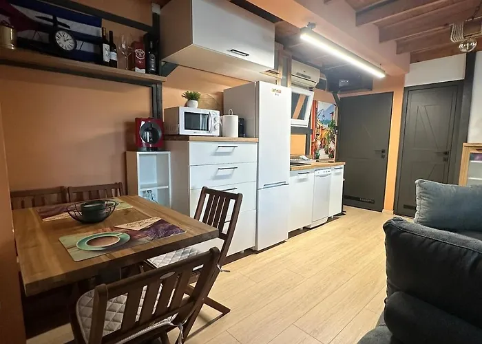 Unique River Houseboat Belgrade