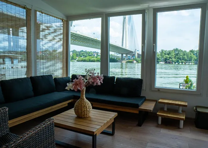 Unique River Houseboat