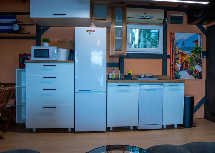 Unique River Houseboat