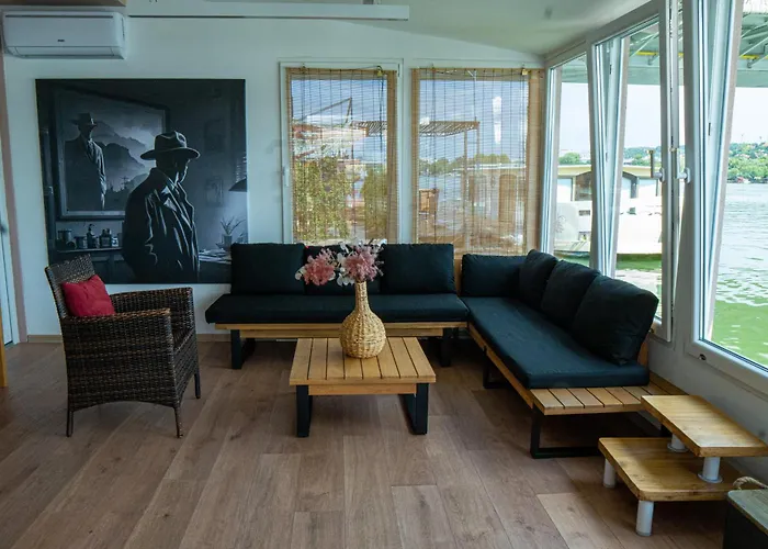 Unique River Houseboat * Belgrade