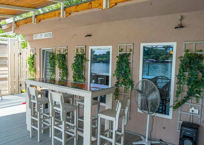 Apartment Unique River Houseboat Belgrade