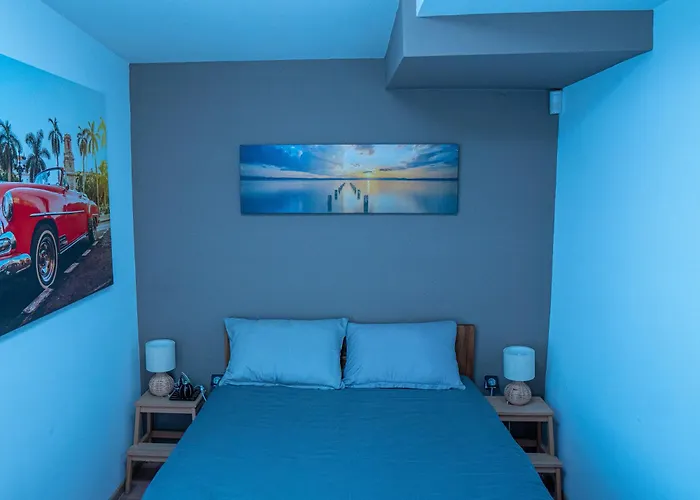 Apartment Unique River Houseboat *